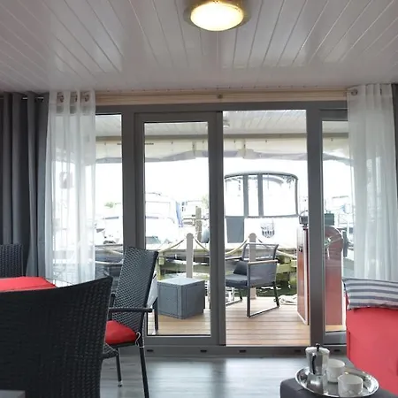 Hausboot Nautikhus Auf Der Havel