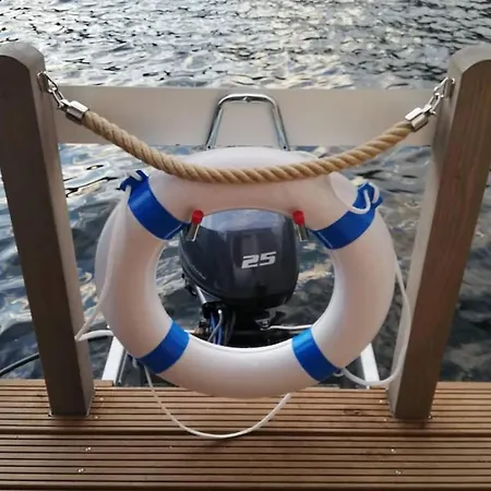 Botel Hausboot Nautikhus Auf Der Havel