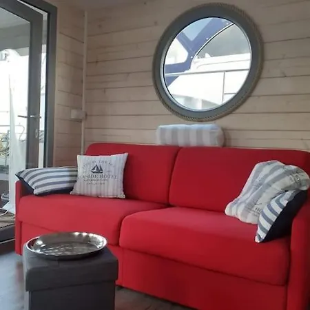 Hausboot Nautikhus Auf Der Havel Πλωτό κατάλυμα *