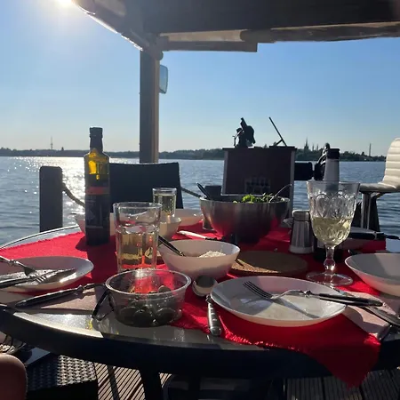 Hausboot Nautikhus Auf Der Havel Botel