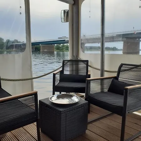 Hausboot Nautikhus Auf Der Havel Hotel na wodzie