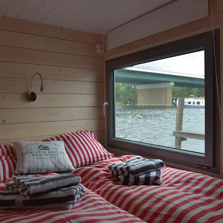 Hausboot Nautikhus Auf Der Havel Botel Kolonie Zern