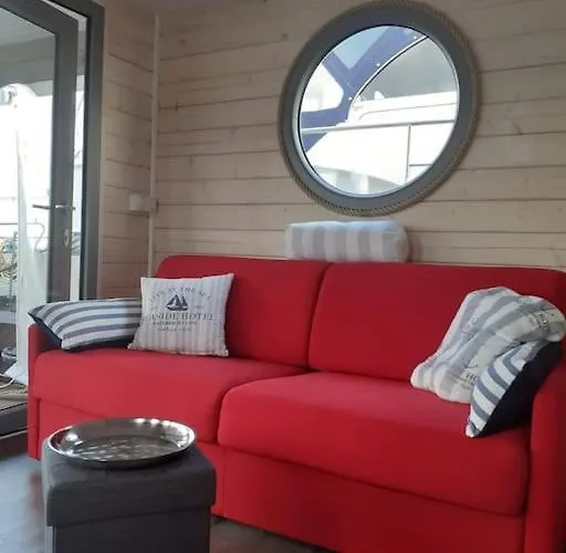 Hausboot Nautikhus Auf Der Havel 보트호텔 *