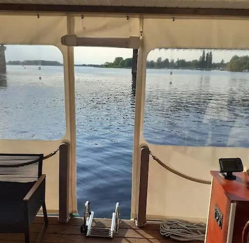 Hausboot Nautikhus Auf Der Havel 보트호텔