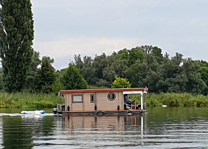 Hausboot Nautikhus Auf Der Havel 보트호텔 *